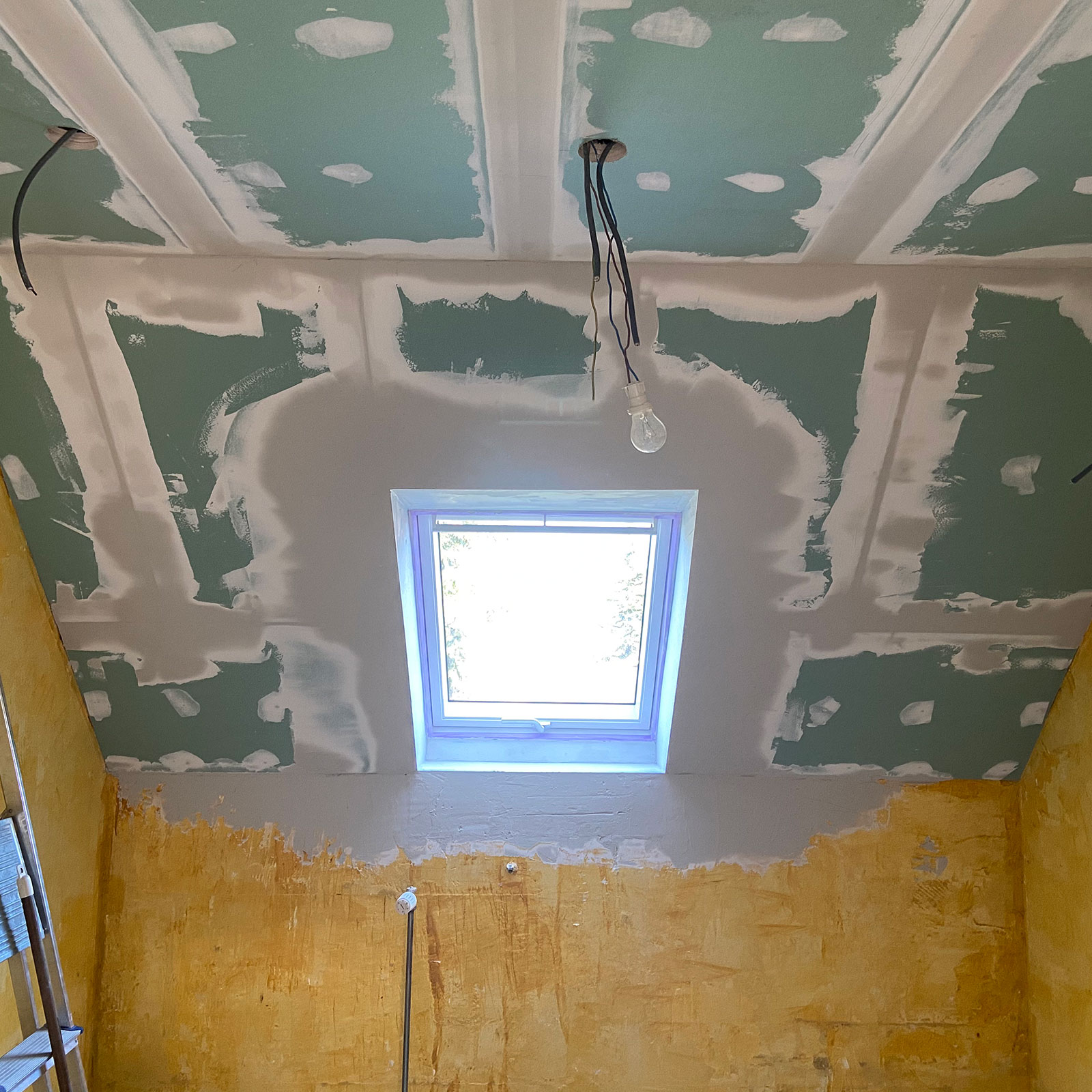 COUVERTURE: remplacement d'un VELUX + gyproc hydrofuge